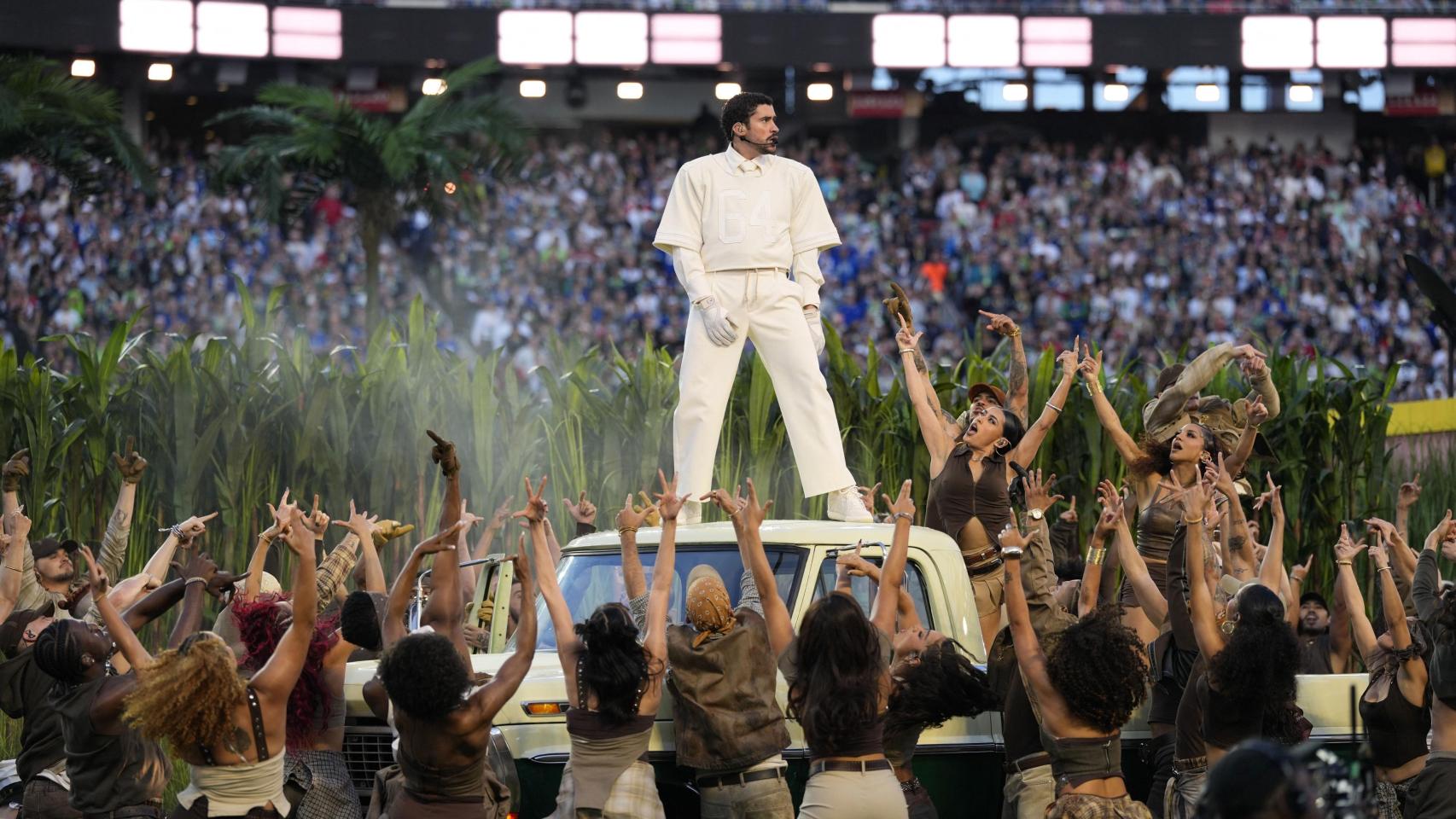 Bad Bunny convierte el descanso de la Super Bowl en la fiesta del orgullo latino