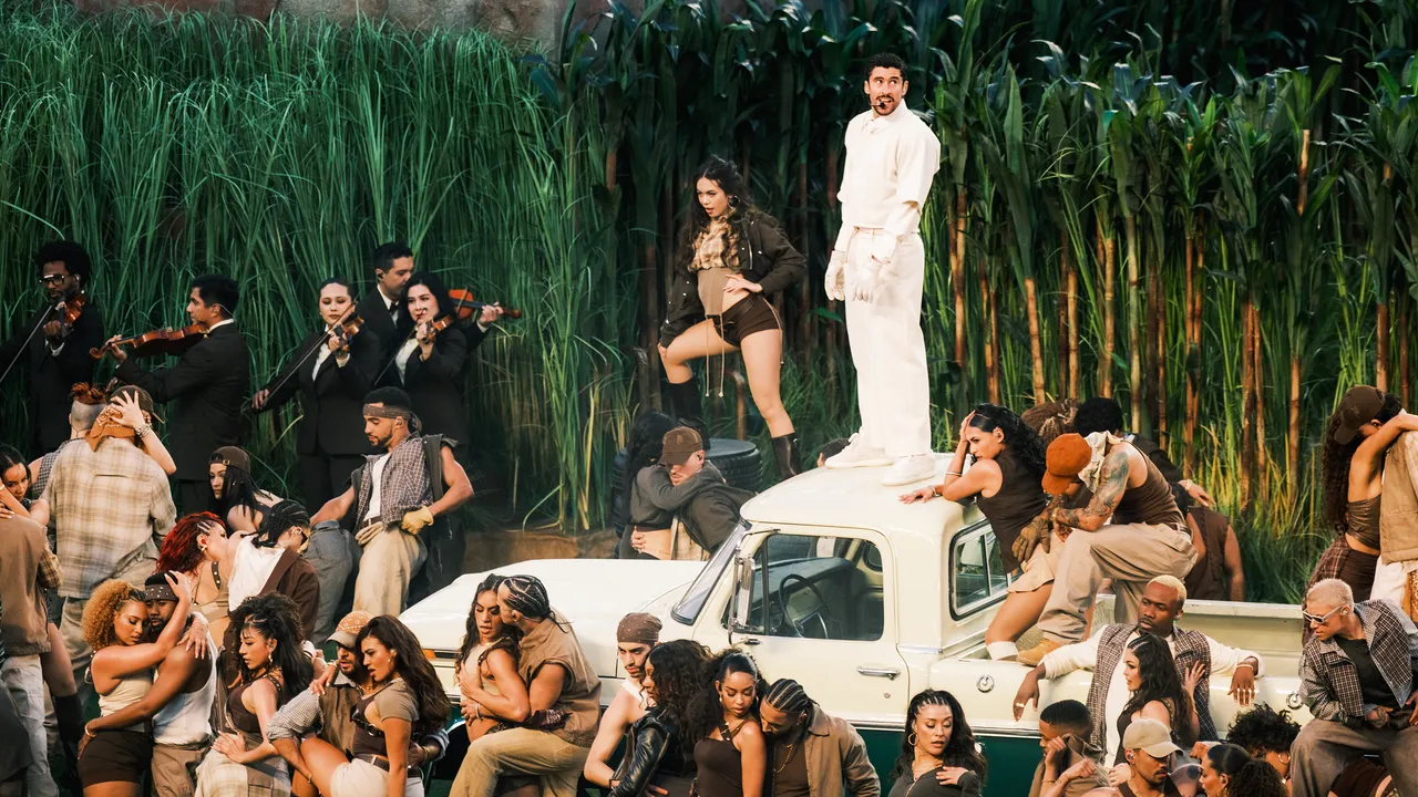 Bad Bunny hace historia en el medio tiempo del Super Bowl: así fue como su show se hizo realidad