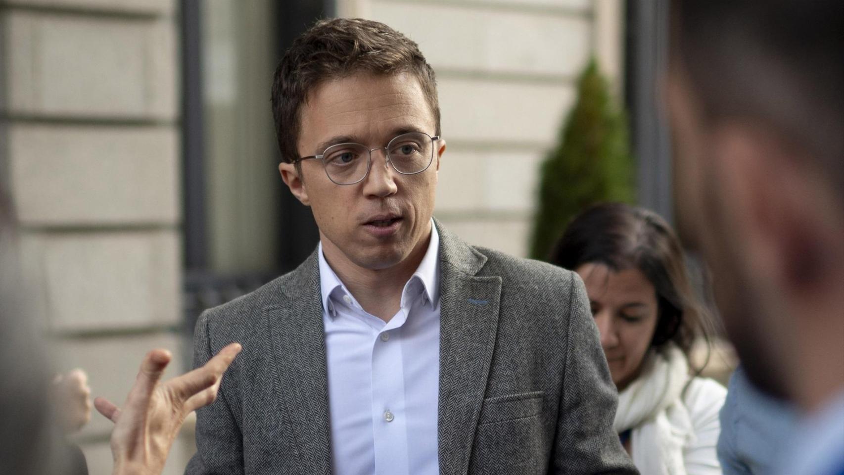 La Fiscalía insta la absolución de Errejón si va a juicio: "Besó a Elisa Mouliaá sin que ésta mostrara oposición"