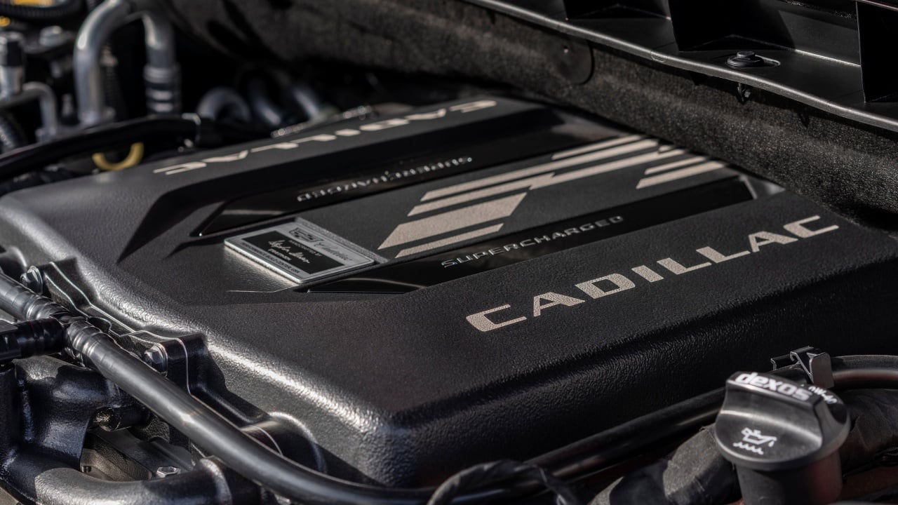 600.000 llamadas a revisión en 2025 por este motor V8 y ahora la marca suelta el consejo más básico: cambiar el aceite