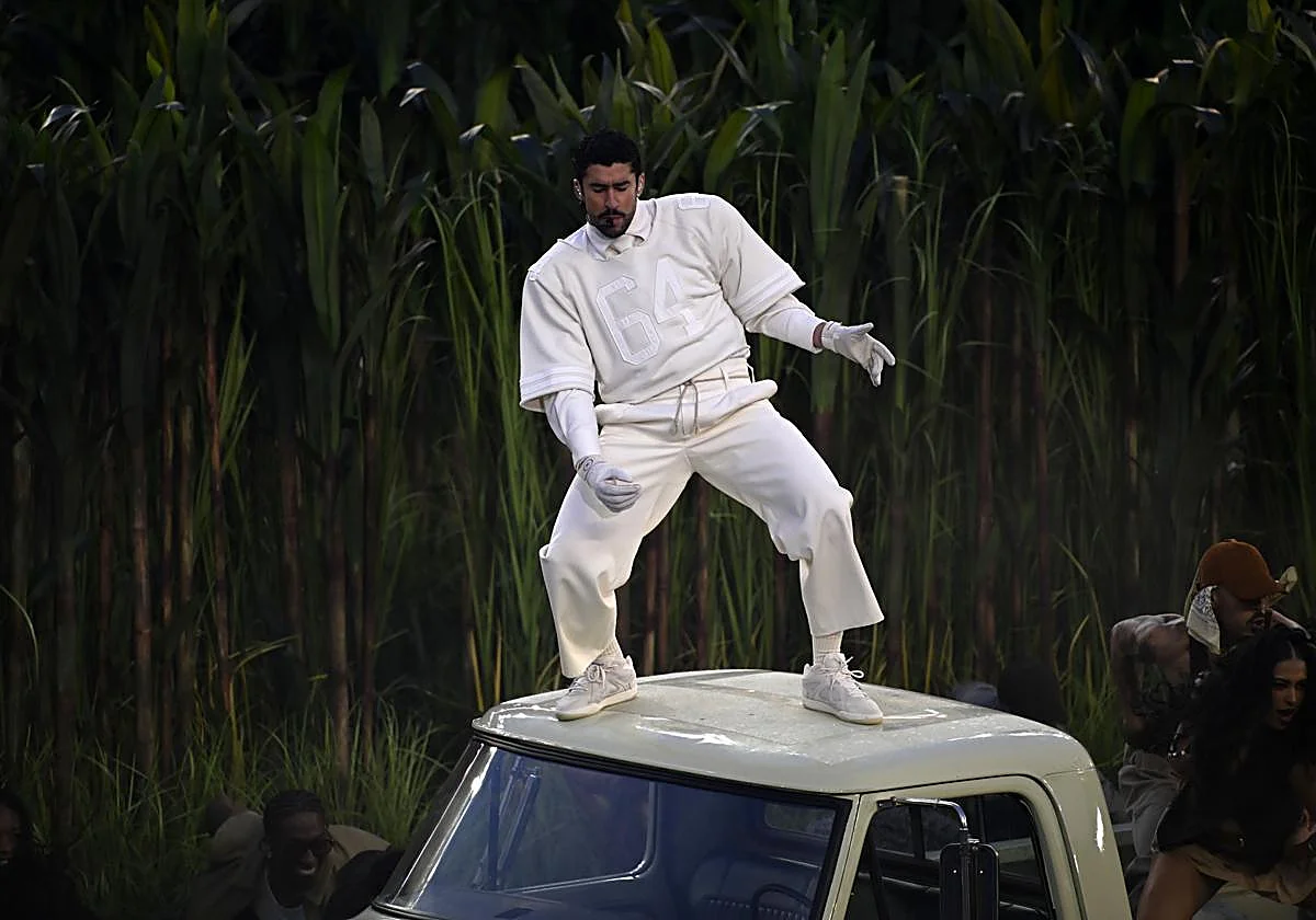 Bad Bunny se viste de Zara para desafiar a Trump en la Super Bowl