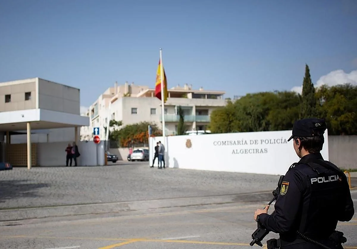 Detienen a un joven domiciliado en Torremolinos por robar una furgoneta de limpieza de Algeciras a punta de navaja