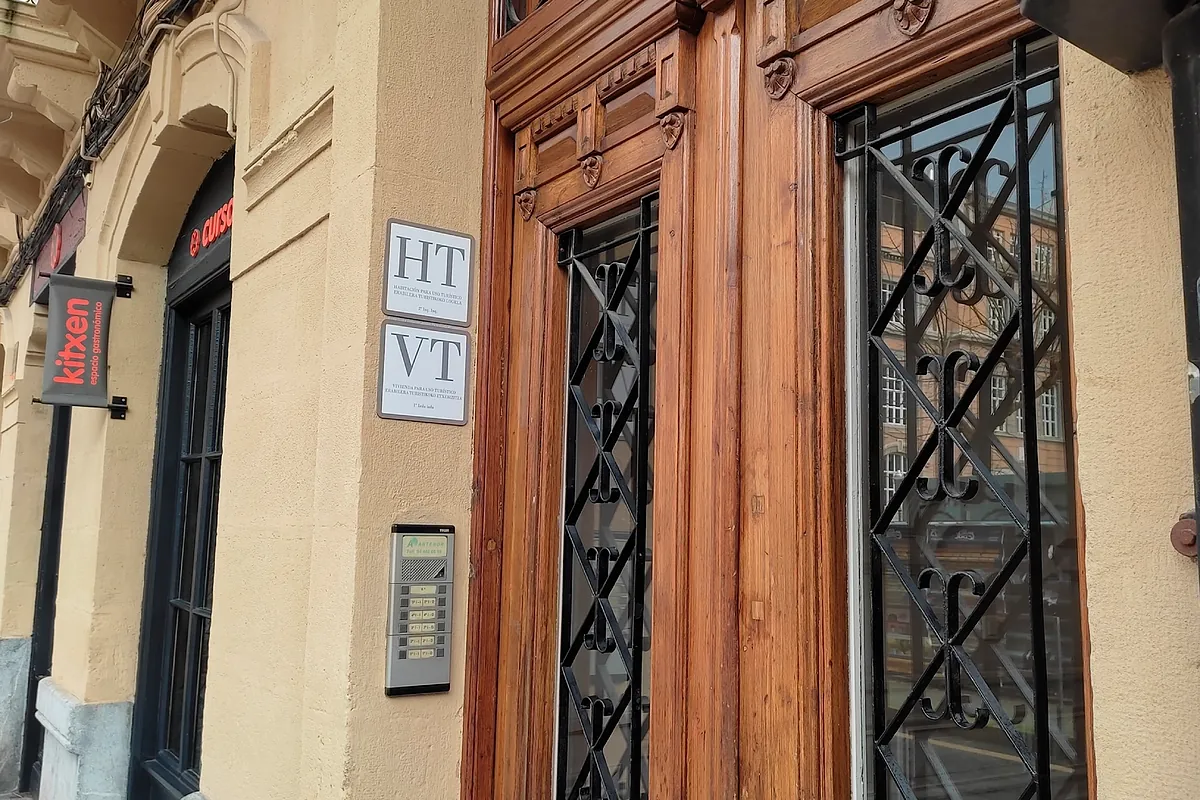 El número de pisos turísticos en España registra su mayor caída al bajar un 12,4%