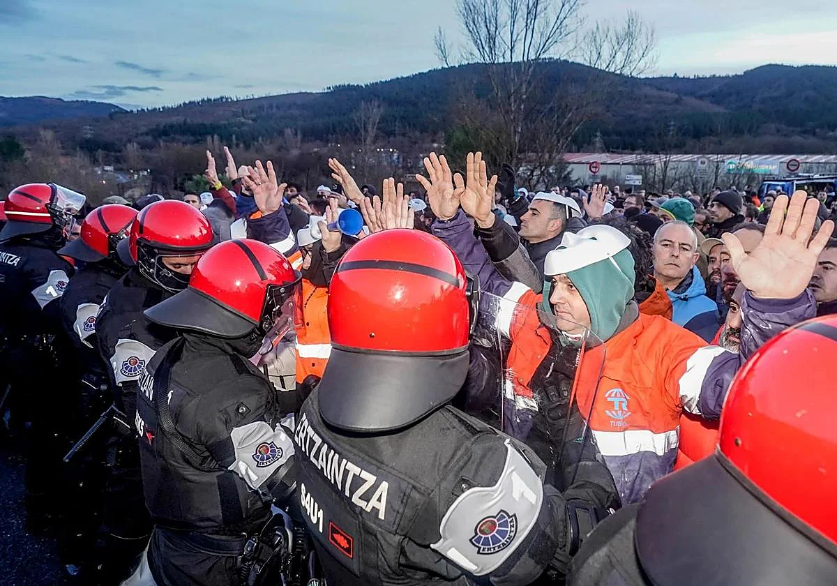Tubos Reunidos plantea 301 despidos y anuncia la parada de la acería de Amurrio