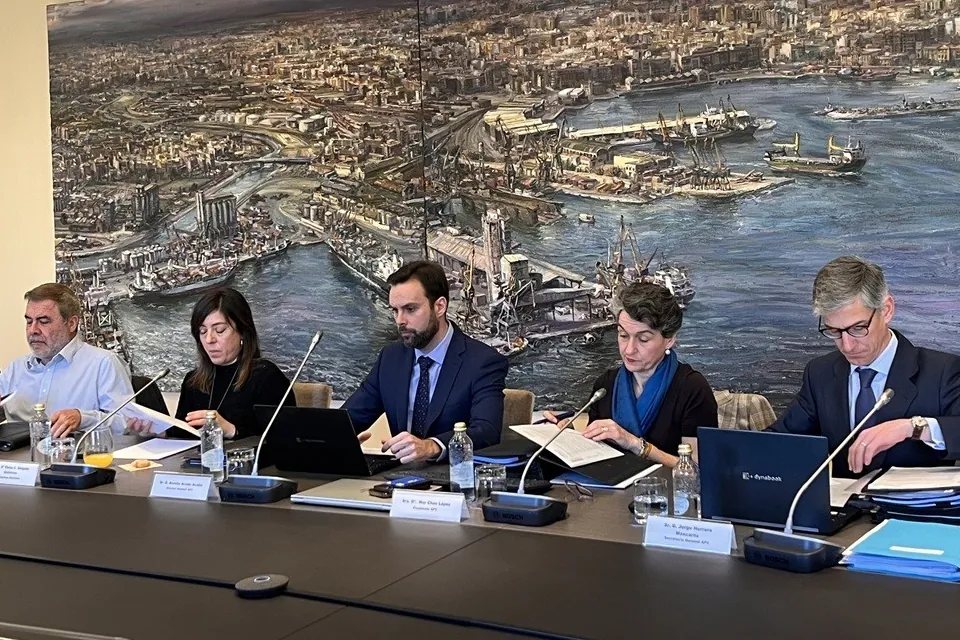 El Puerto de Valencia gana un 50% más y aumenta sus ingresos un 9%