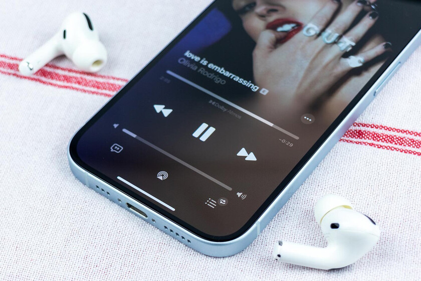 MediaMarkt devuelve este iPhone a su precio mínimo histórico: es ideal como primer teléfono de Apple