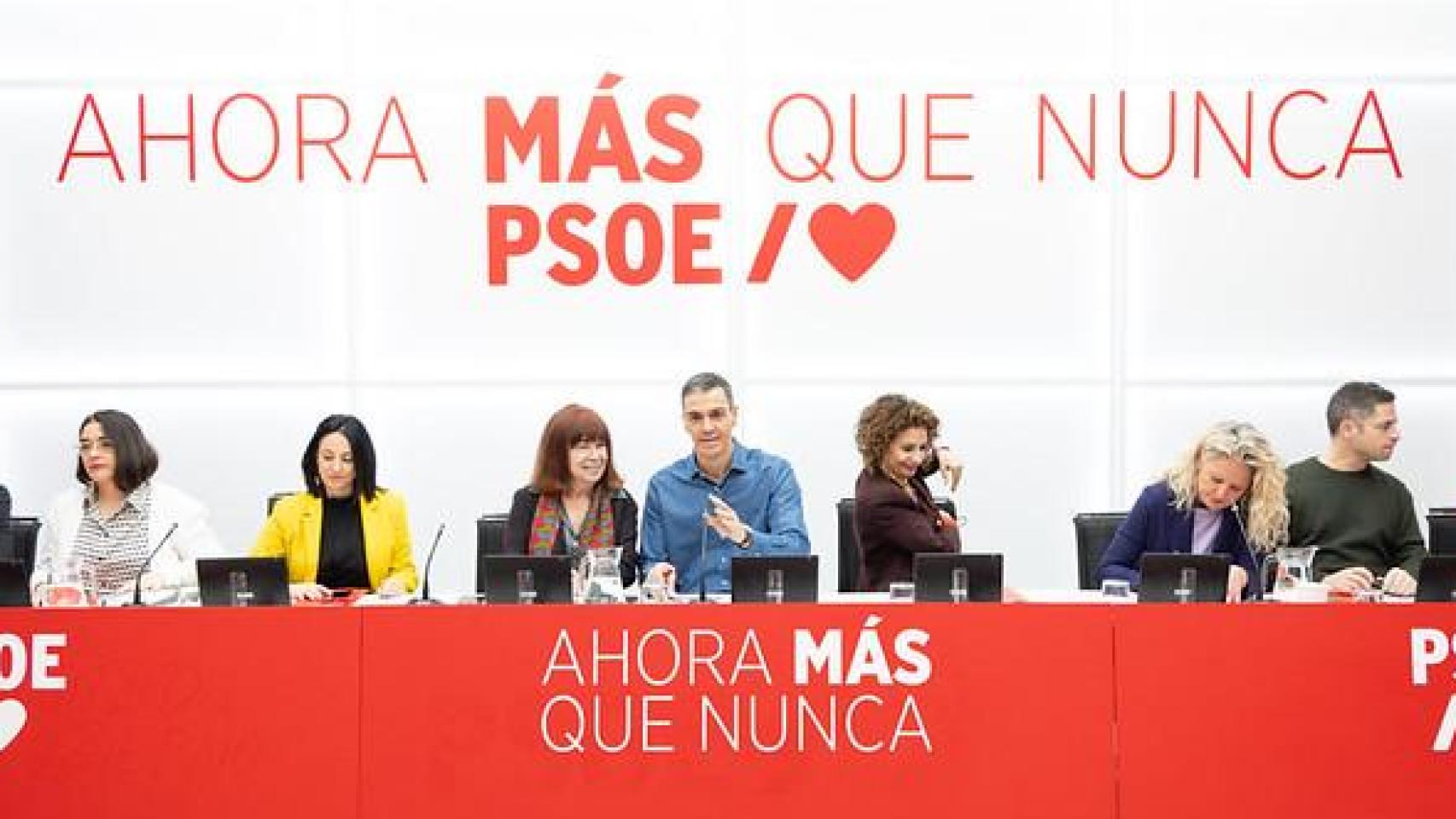 El PSOE evita la autocrítica, respalda "incondicionalmente" a Alegría y dice que Vox "se multiplica como los gremlins"