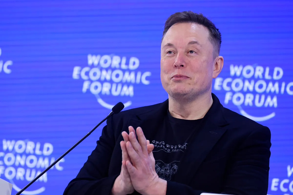 Elon Musk cambia su prioridad de llegar a Marte en 2026 por construir una ciudad en la Luna