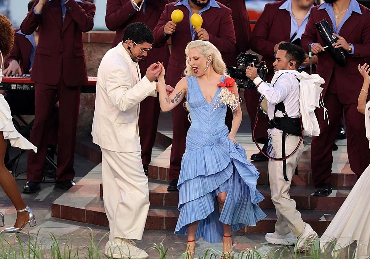 Rosalía, Jake Paul o Jennifer Lopez, entre las reacciones más destacadas a la actuación de Bad Bunny