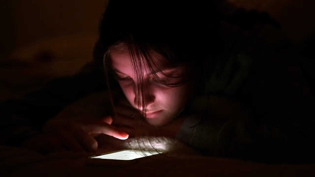 El uso de redes sociales por grupos armados para reclutar jóvenes crece en Colombia, México y Ucrania