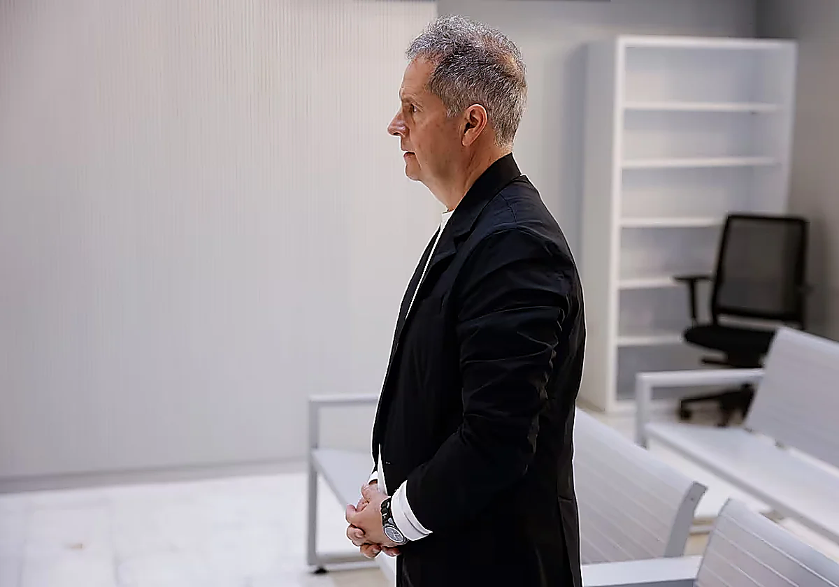 Carlos Fernández paga a Marbella 262.000 euros y el Ayuntamiento cree que no cubre la mitad de lo que le debe por los intereses