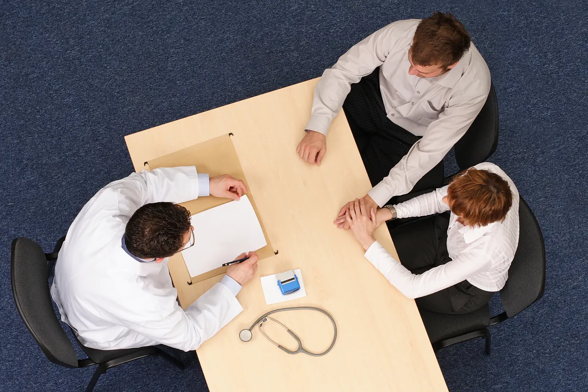 "Si acompañas a la clínica, estás consintiendo": El Supremo fija criterio sobre la paternidad tácita en la reproducción asistida