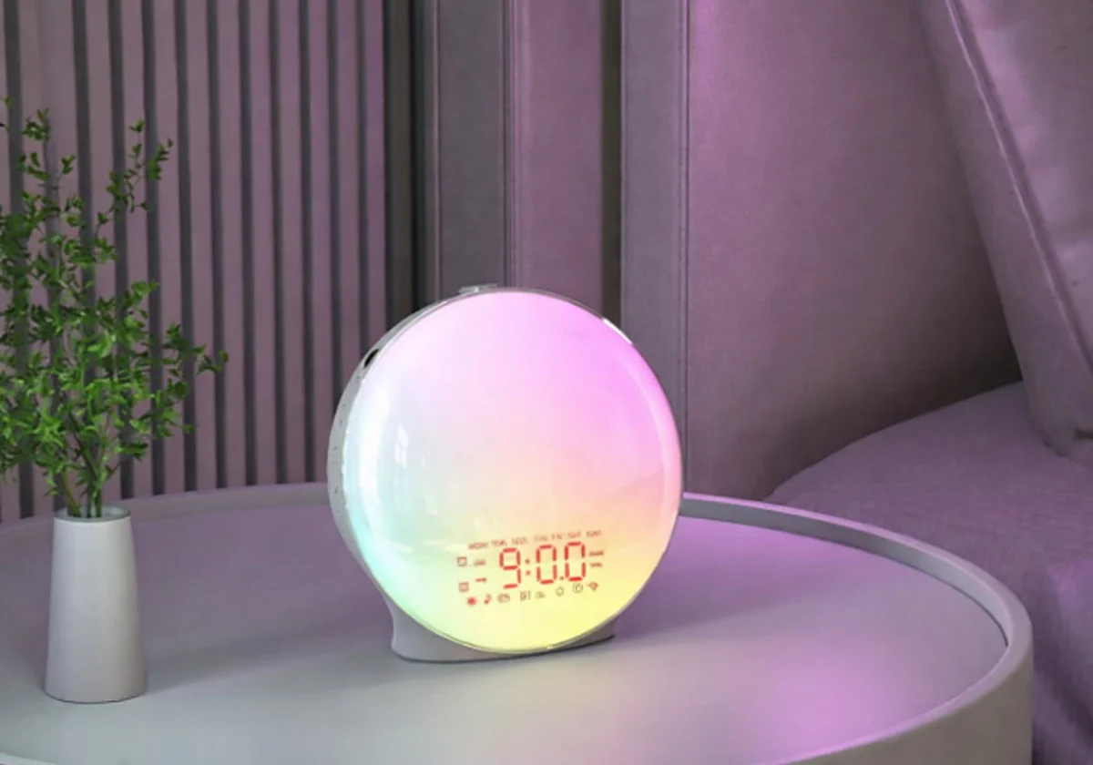 Despídete de los despertares bruscos con este despertador de luz y su amanecer gradual