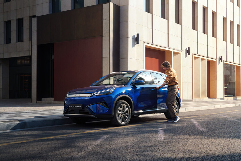 El BYD Atto 3 EVO es la confirmación de que China funciona a otro ritmo: más batería y mismo precio corrigiendo sus gran problema