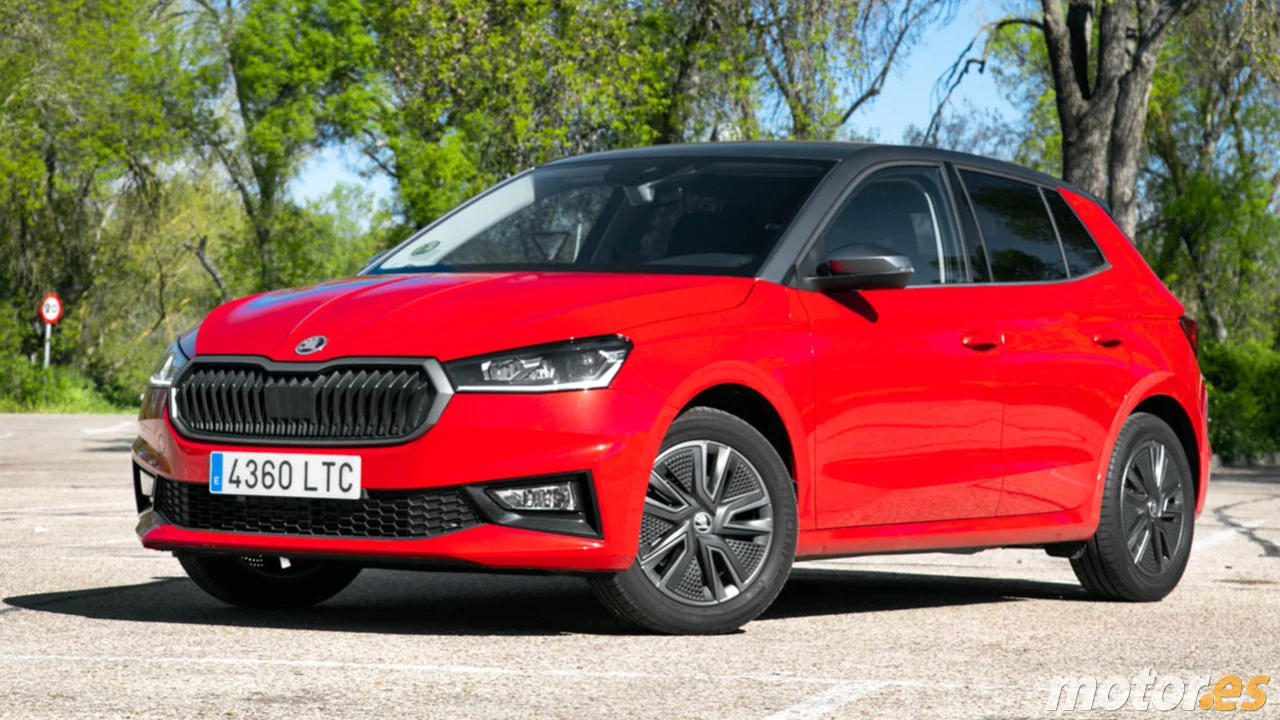 El Skoda Fabia es de los pocos coches baratos que quedan y ahora, con 4.200 € de rebaja, iguala en precio al Dacia Sandero