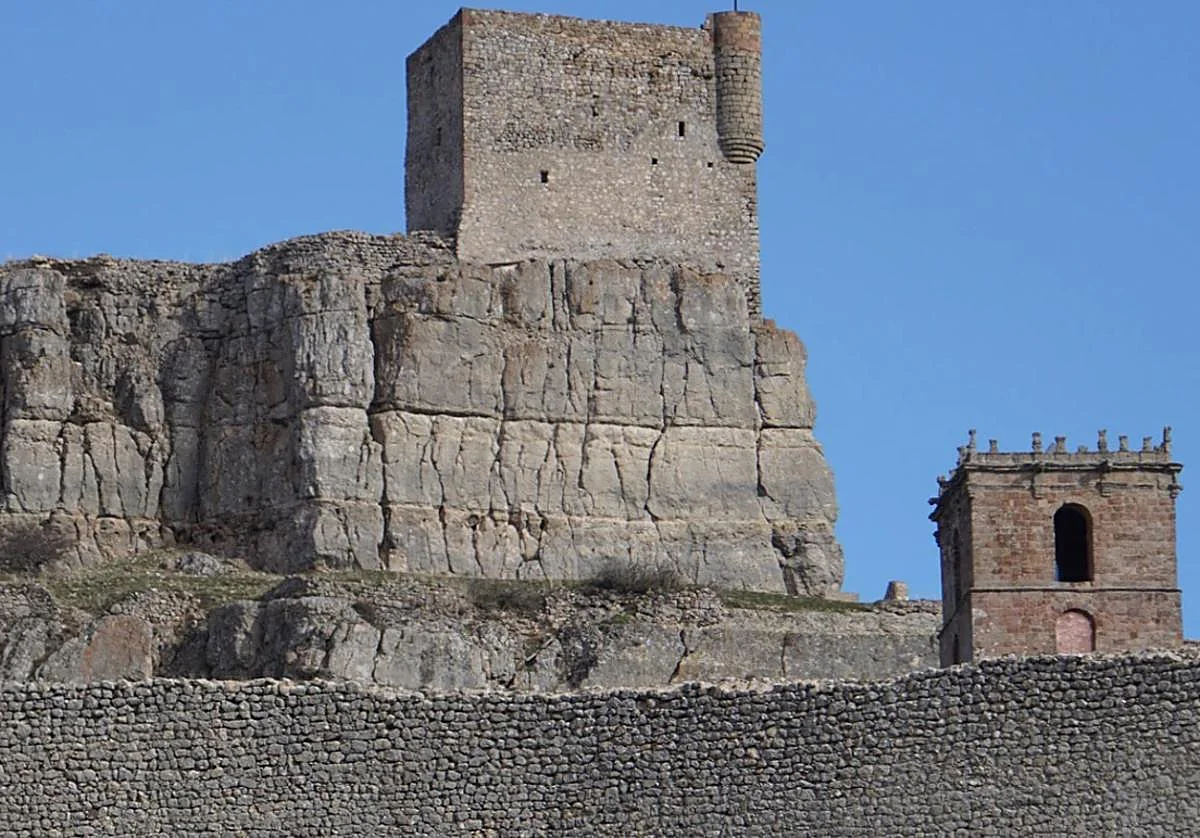 Se vende castillo medieval en Guadalajara por algo más de medio millón de euros