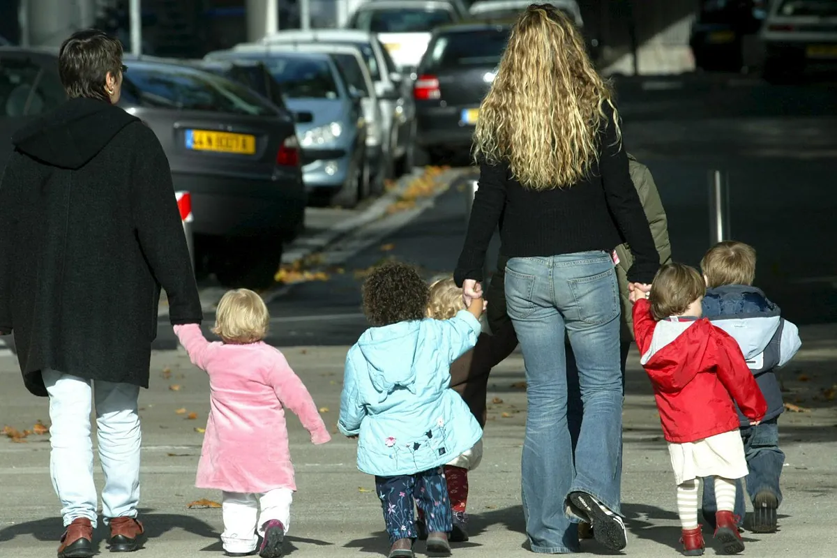 ¿Por qué se desploman las tasas de fertilidad? Tiene que ver con los roles de género