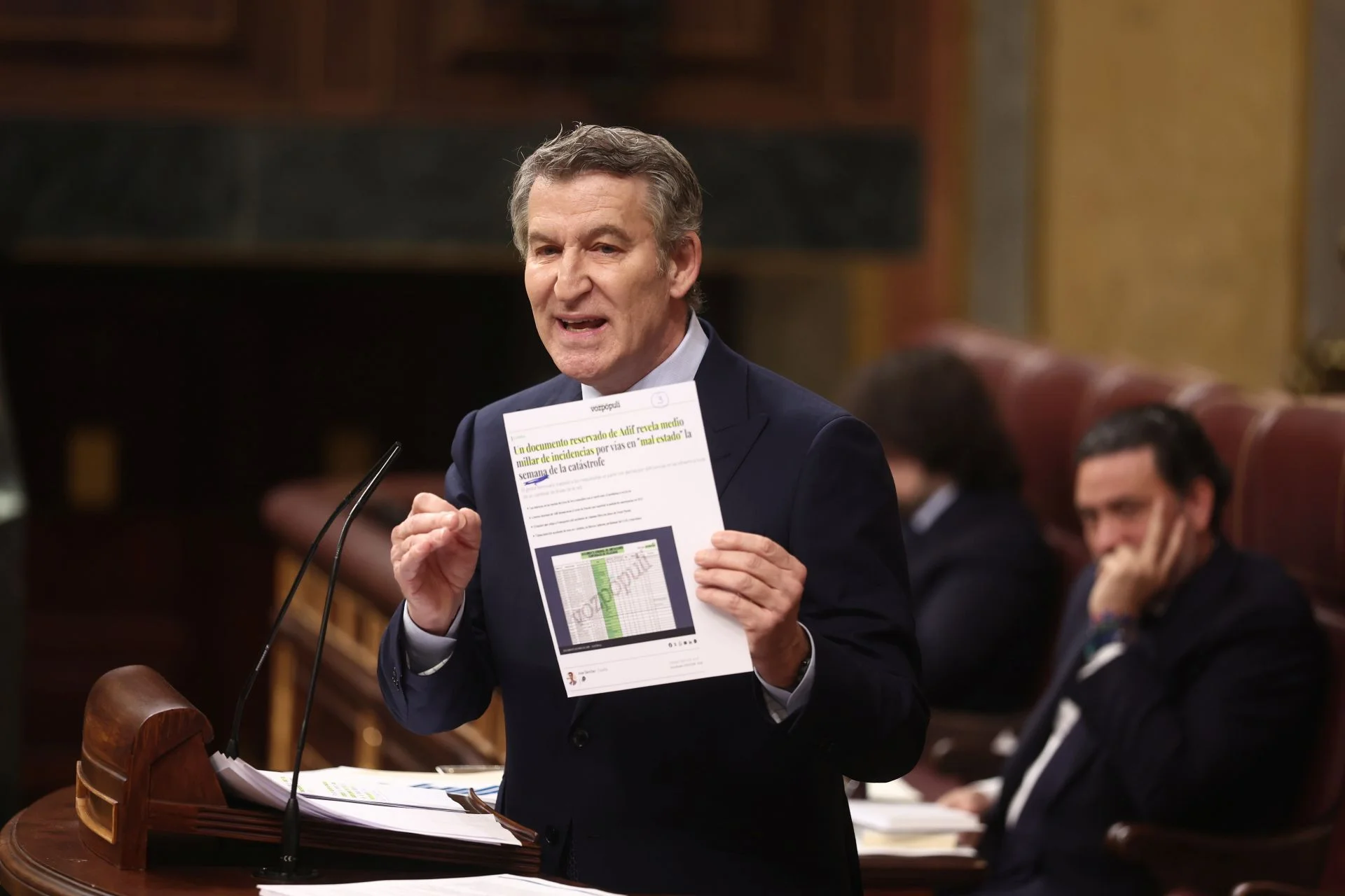 Feijóó acusa a Sánchez de «negligencia» y augura que acabará sentado en el banquillo