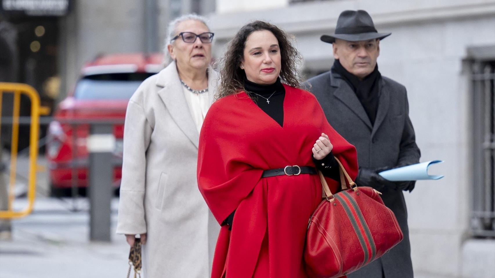 El chófer de Carmen Pano declara que la acompañó a Ferraz y vio el dinero "en fajos": "Salió de la sede sin bolsas"