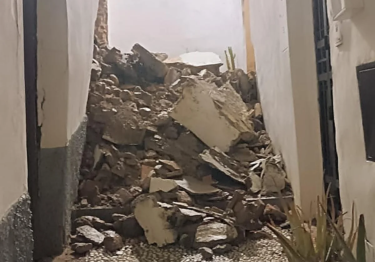 Street in Granada's historic Albaicín cut off after wall collapses