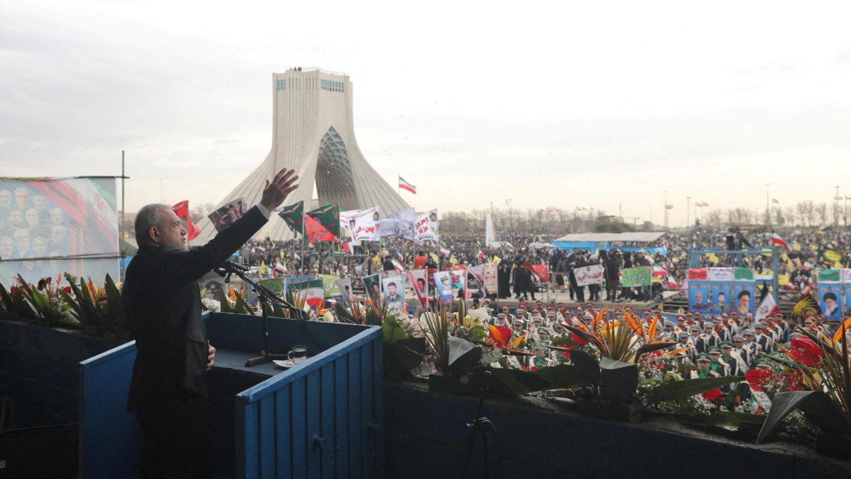 Irán celebra el 47 aniversario de la revolución tras detener a 5 líderes reformistas críticos con la represión de las protestas