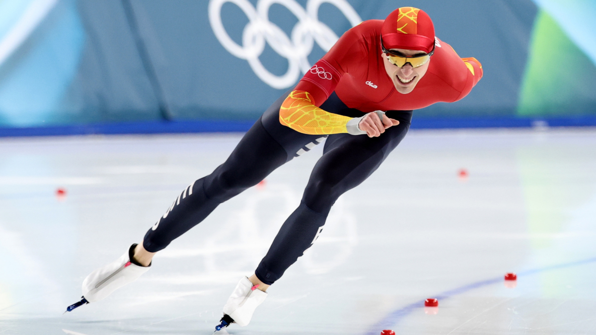 El estadounidense Jordan Stolz gana el oro en los 1.000 metros en el histórico debut de Daniel Milagros