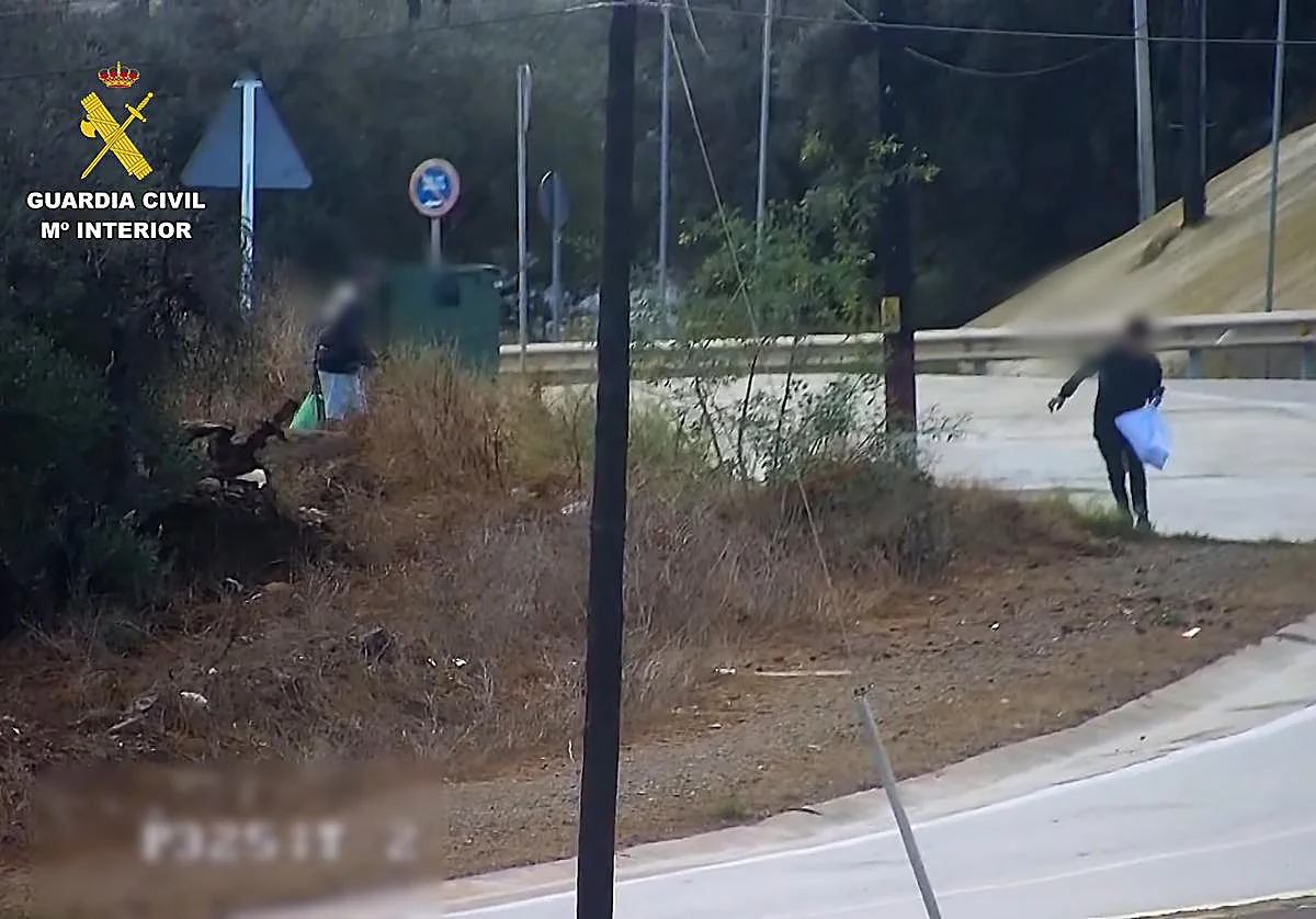 Detenidos por lanzar pelotas de hachís por encima de la valla de Melilla