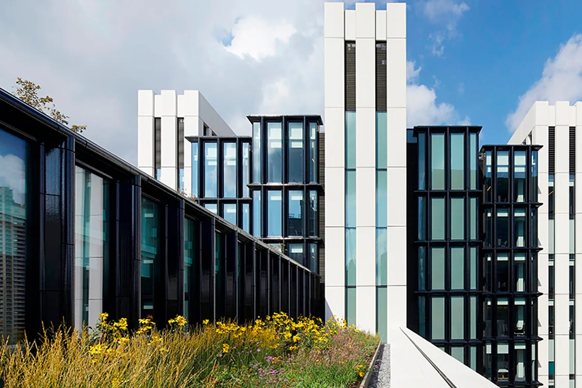 La gestora estadounidense Nuveen compra Schroders por 9.900 millones de libras