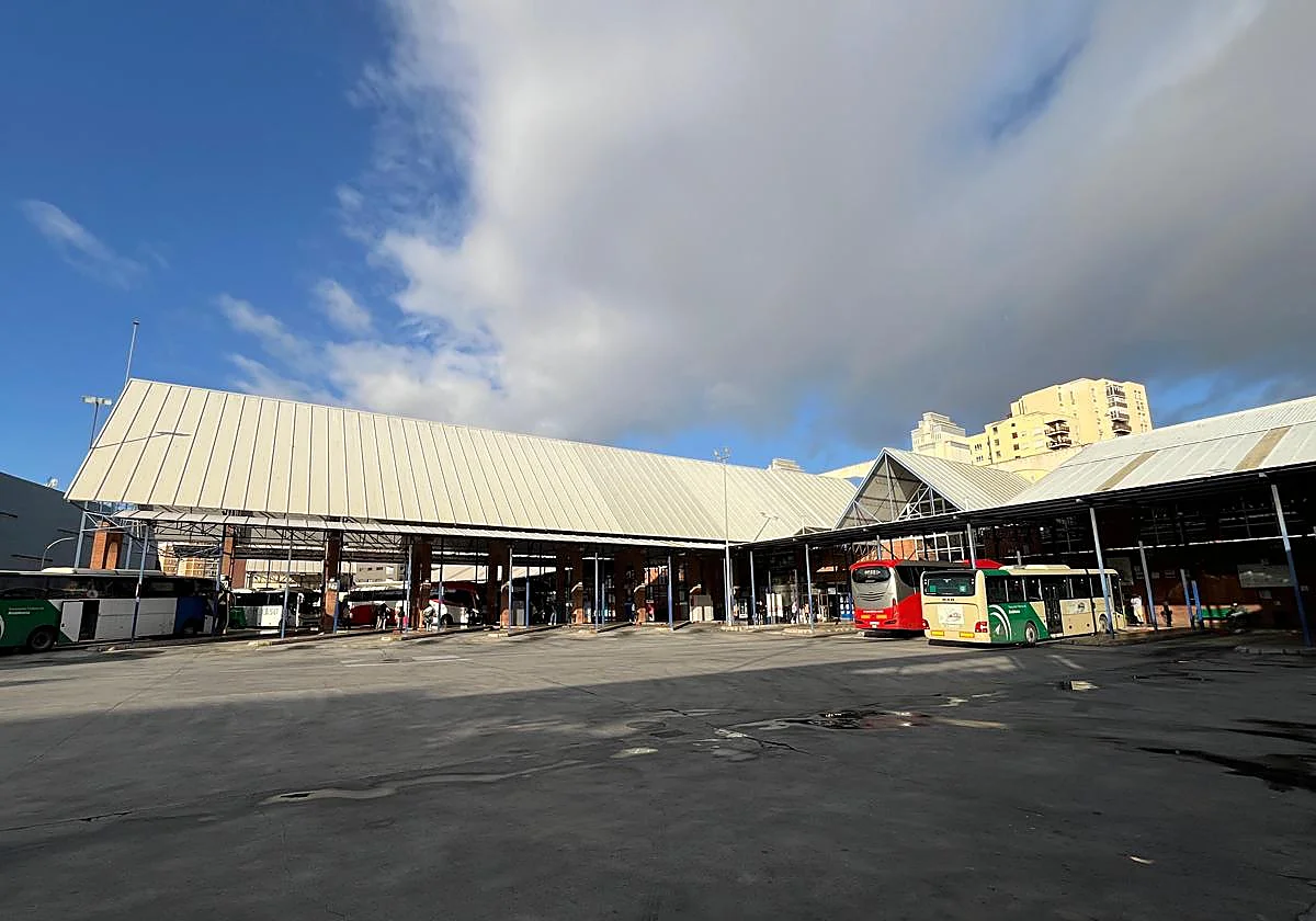 Bus runs over woman's legs at Malaga station