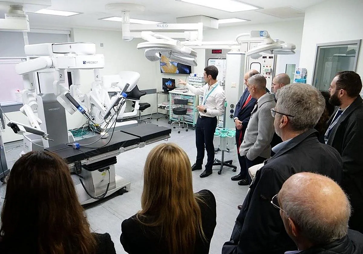Gibraltar officially presents its advanced robotic surgery system to sponsors