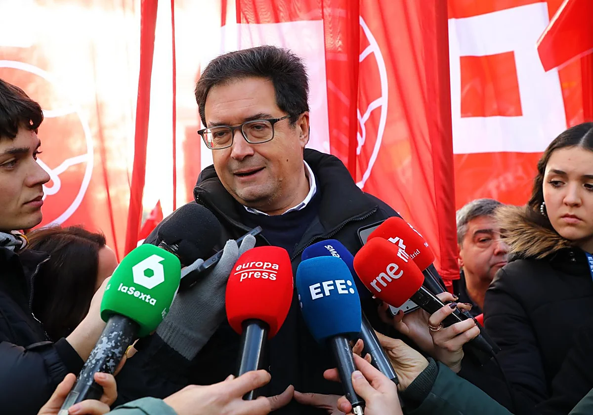 Óscar López insiste en su crítica al fallecido Lambán pese a la tromba de reproches y el desmarque de Pilar Alegría