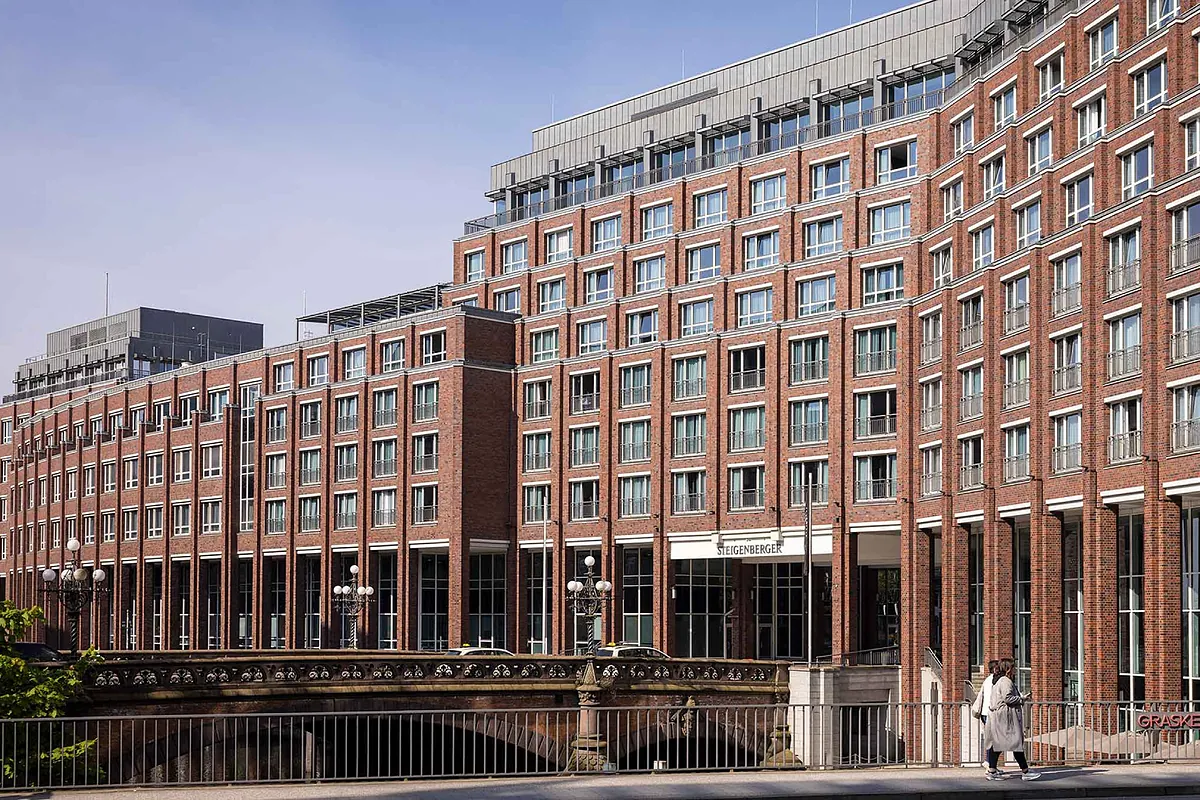 Pontegadea negocia comprar un complejo hotelero y de oficinas en Hamburgo