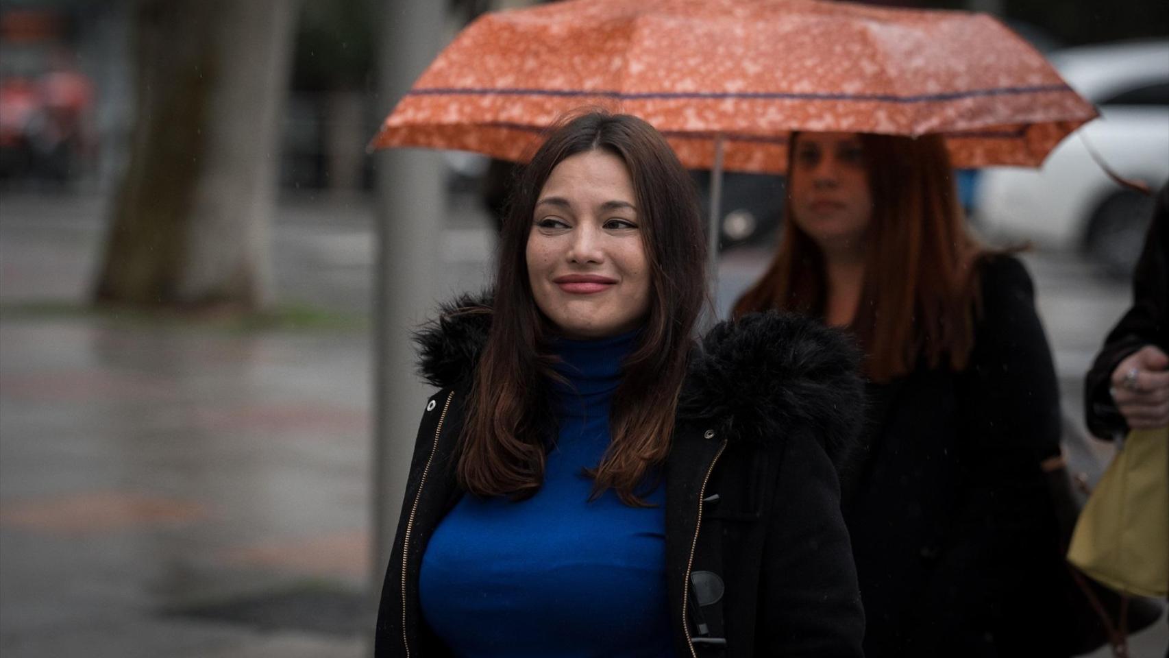 El juez acepta la retractación de Mouliaá, la mantiene como acusadora y cita a Errejón para comunicarle que irá a juicio