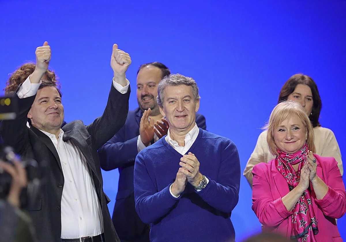 Feijóo y Mañueco ponen como límite a Vox el «respeto» a la mayoría del PP