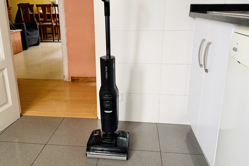 Roborock F25 Ace Pro, análisis: pensaba que era imposible, pero al fin un aspirador ha conseguido que jubile la fregona