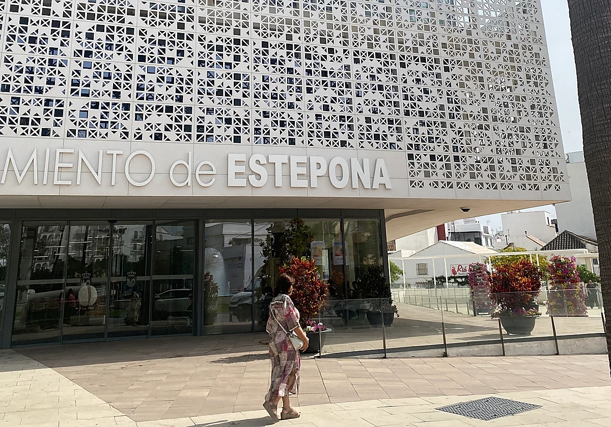 El PSOE denuncia que el Ayuntamiento de Estepona incumple la regla de gasto en 24,6 millones