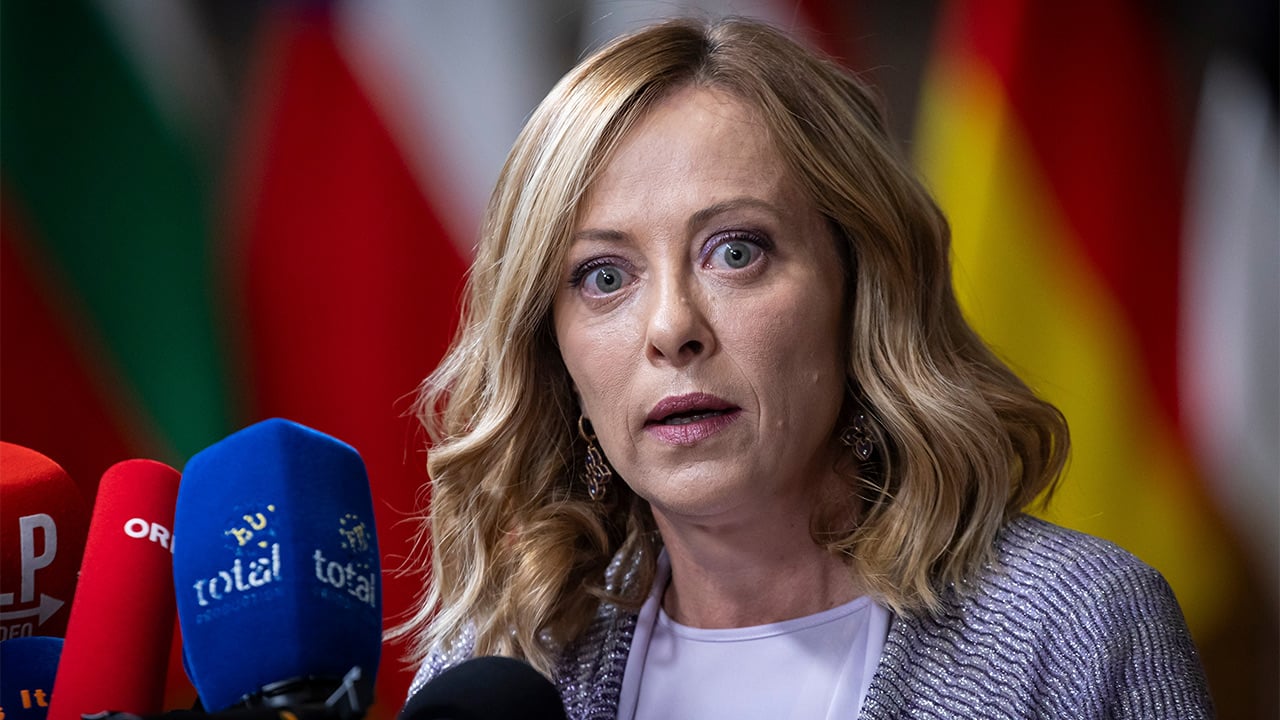 Meloni pasa a la acción: Italia intervendrá el precio de la recarga para salvar al coche eléctrico