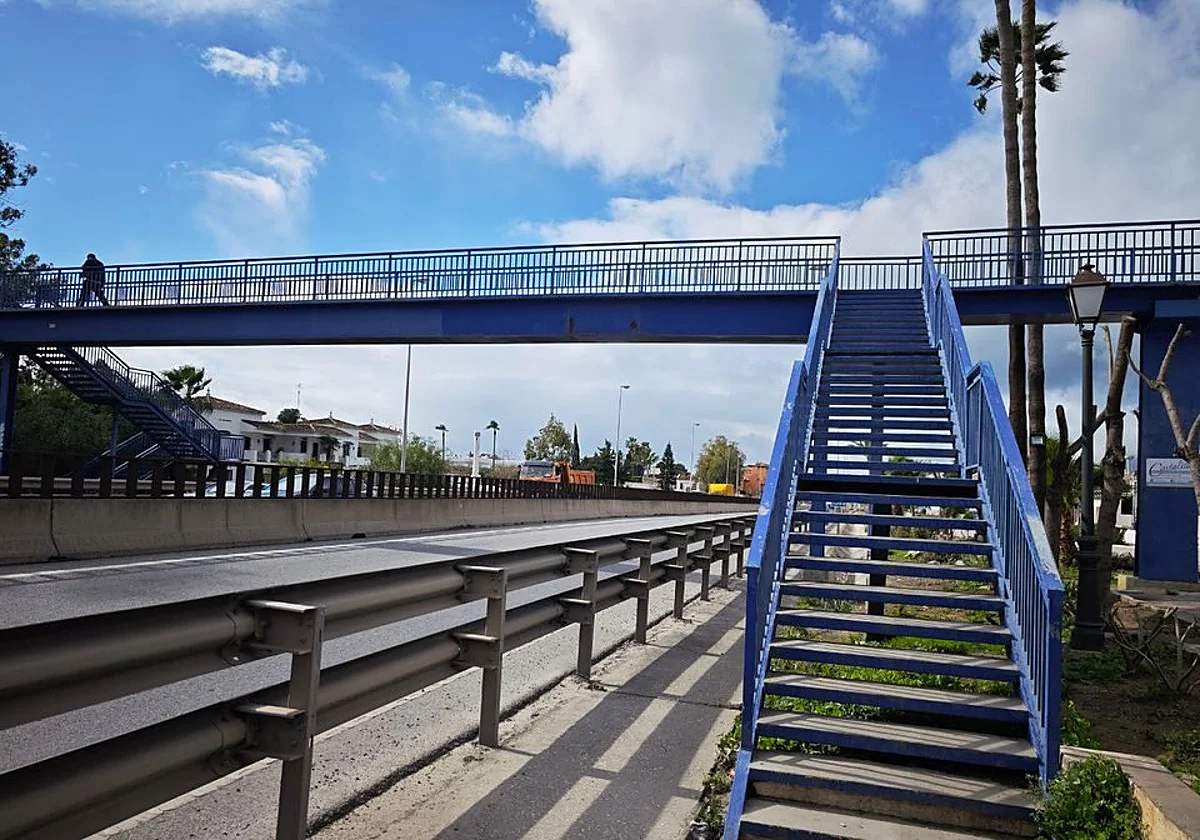 El Ayuntamiento de Estepona pide autorización al Ministerio de Transportes para hacer obras en un paso elevado sobre la A-7 en Benamara-El Paraíso