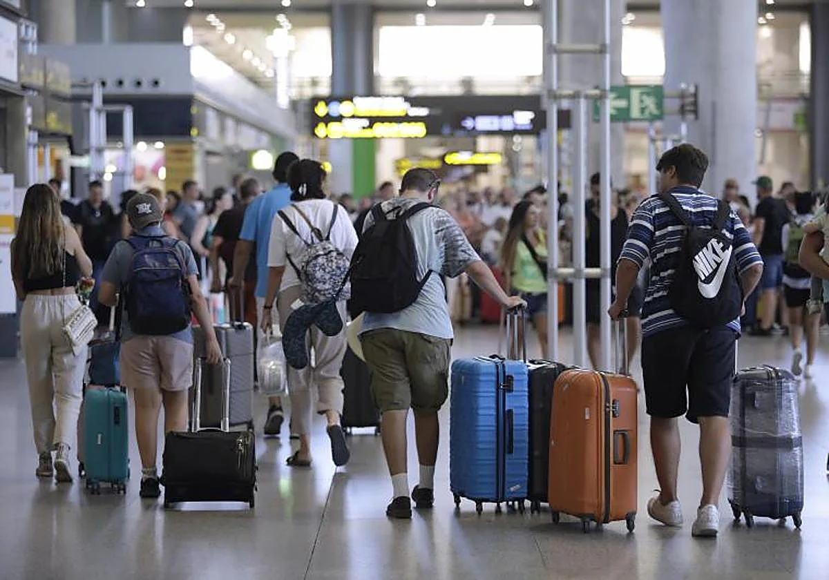 El nuevo recargo de Iberia por facturar bultos con una «forma irregular»: entre los 35 y los 125 euros