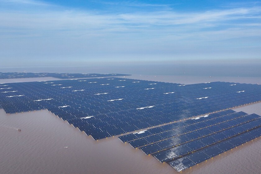 China necesitaba espacio para dar energía a millones de hogares, así que ha construido una mega planta solar en mar abierto