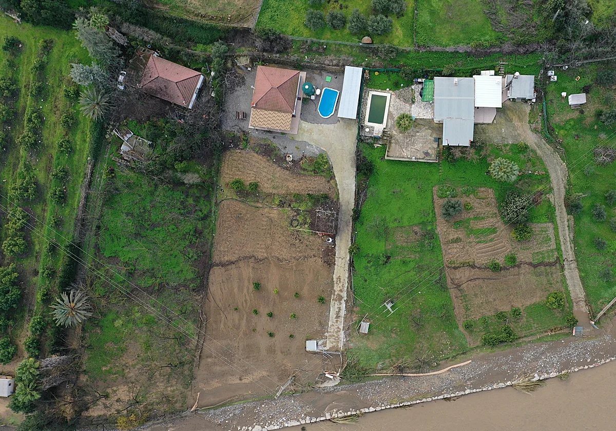 La Valenciana, la zona rural de Coín rehén de las lluvias: «Me han despedido por no poder salir»