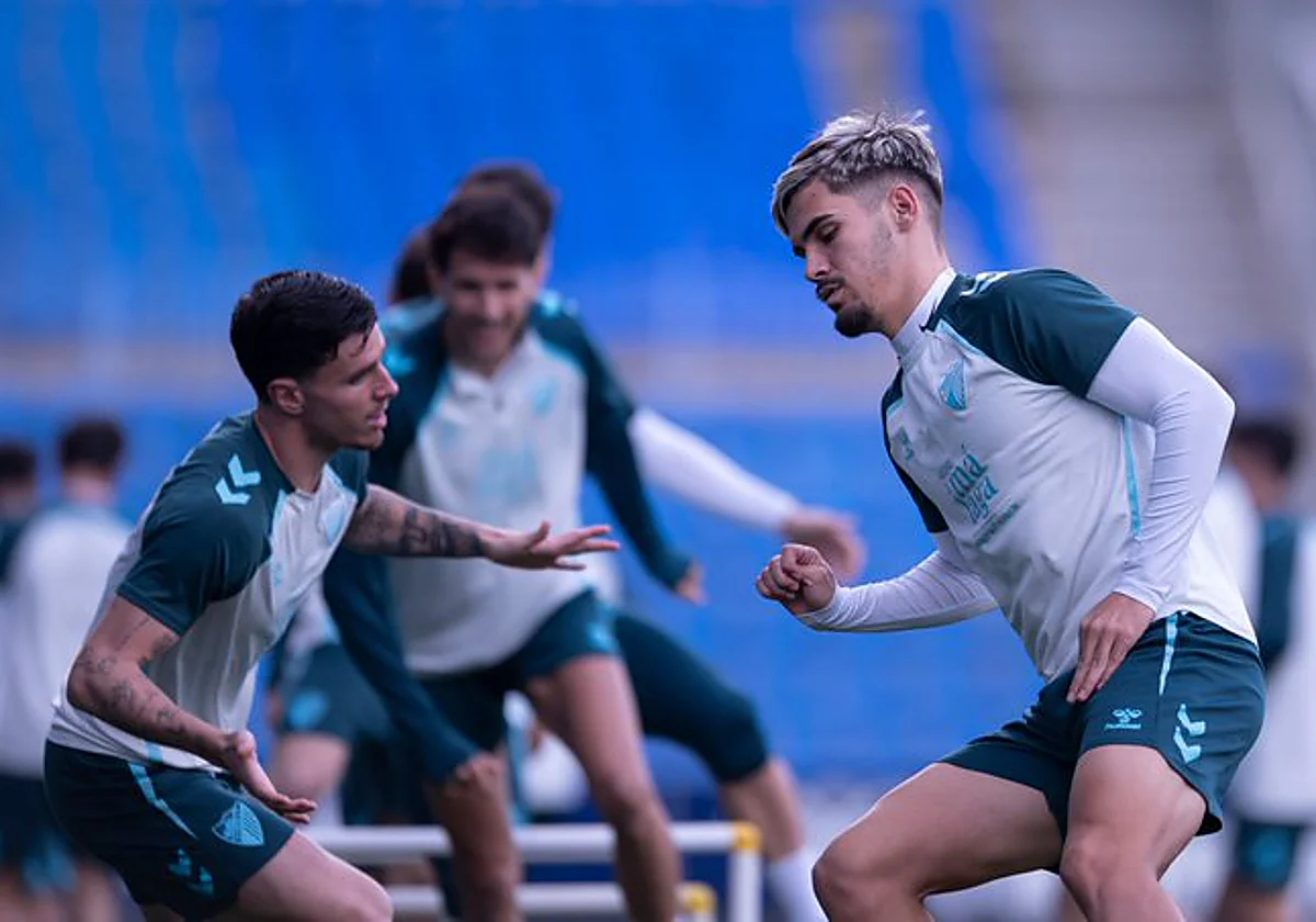 Víctor García, por el sancionado Galilea, la única novedad en la convocatoria del Málaga