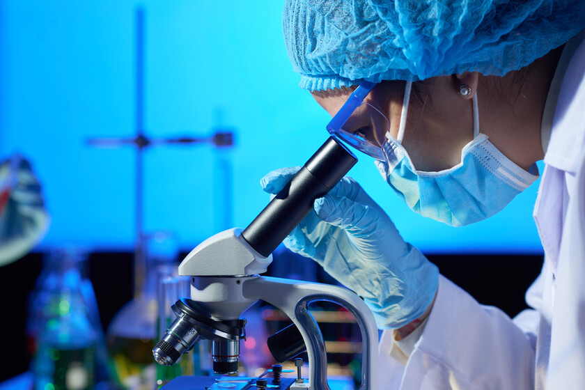 Llevamos décadas soñando con la "gasolina solar" infinita. Un nuevo material inspirado en las plantas acaba de demostrar que es posible