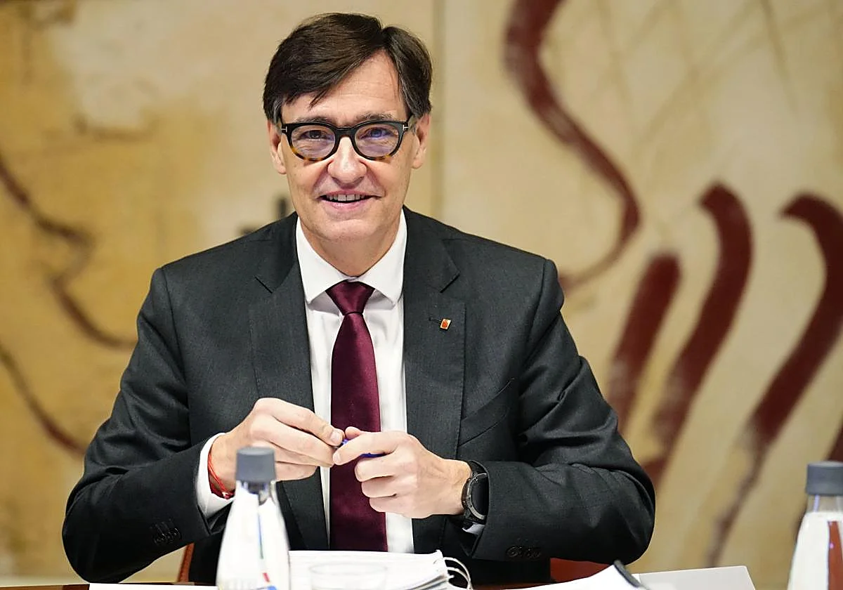 Illa se pone al frente tras «unos días difíciles» para prometer a los catalanes «el país que merecemos»