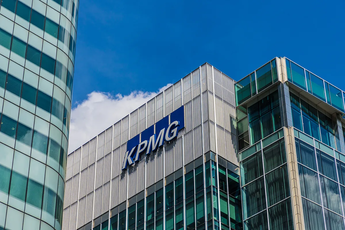 Multan a un socio de KPMG por utilizar la IA para aprobar una evaluación sobre la IA