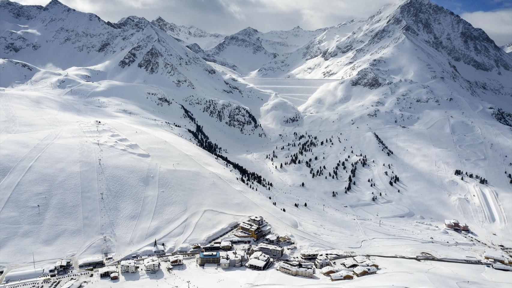Varios heridos al descarrilar un tren en Suiza tras una avalancha: al menos 30 personas han sido evacuadas