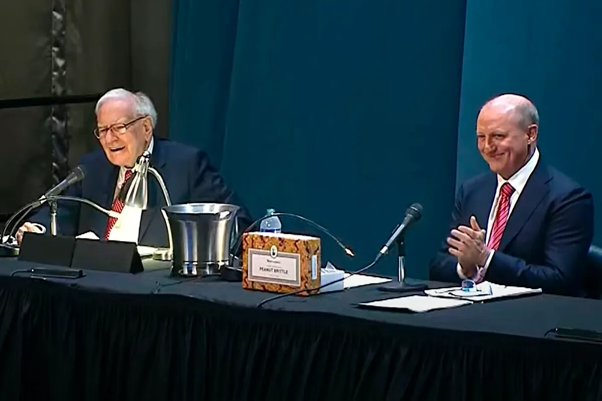 Berkshire Hathaway remodela su equipo directivo antes de la retirada de Buffett