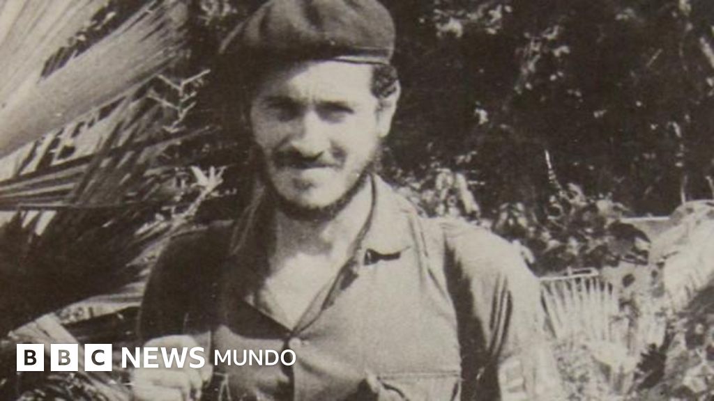 Quien fue Camilo Torres, el "cura guerrillero" del ELN en Colombia cuyos restos fueron entregados 60 años después de su muerte en combate