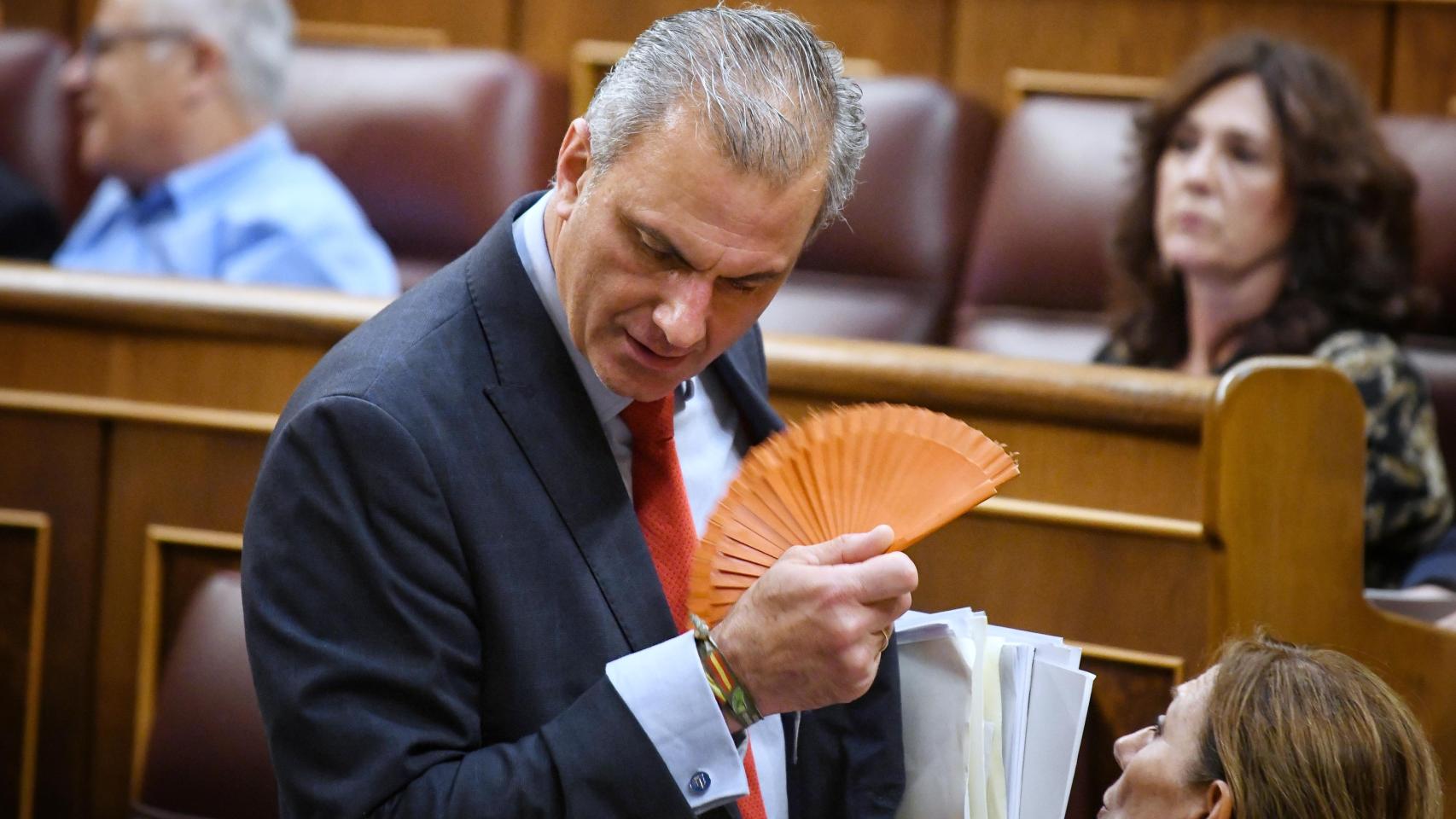 Abascal expulsa a Ortega Smith de Vox por "desacatar" la orden de ceder la portavocía en el Ayuntamiento de Madrid