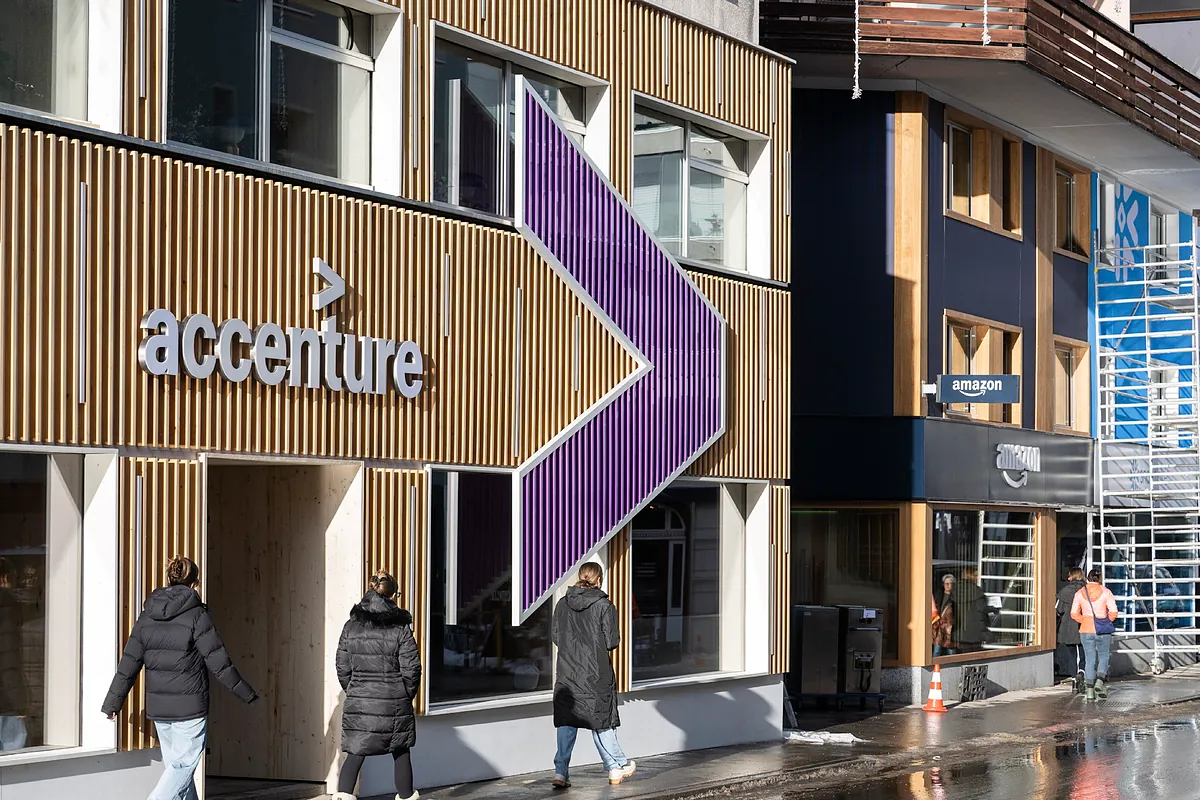 Accenture combate a quienes se niegan a usar IA vinculando los ascensos al uso de la herramienta